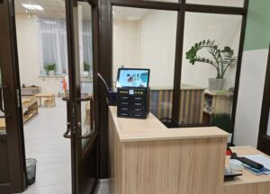 Vscharge customer shared power bank staion in restaurant